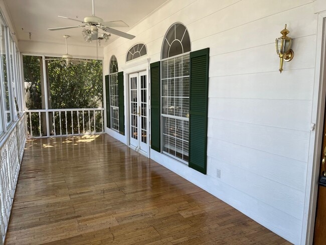 Building Photo - TIMBER COVE TOWNHOMES - Upstairs Unit - 1 ...