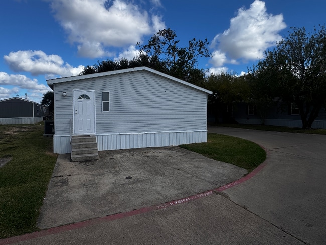 Foto del edificio - 122 Fox Meadow Dr