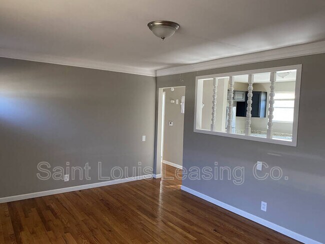 Building Photo - 1372 Farmview Ave