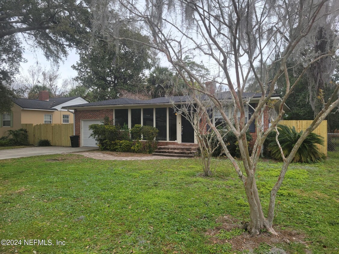 Primary Photo - 4343 Pinewood Ave