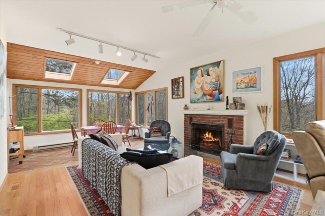 Building Photo - 1 Branch St