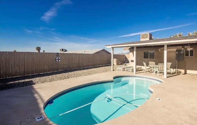 Building Photo - 830 Chalon Dr