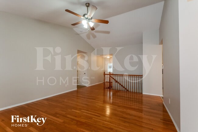 Foto del edificio - 14 Rivermeadows Dr