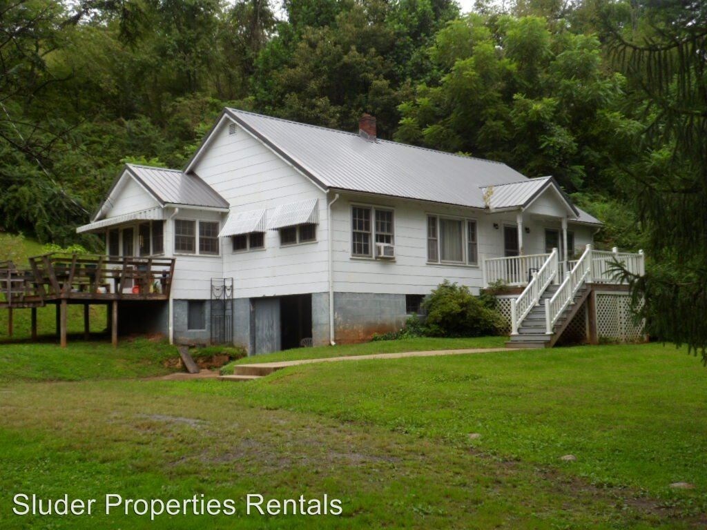 Primary Photo - 3 br, 1 bath House - 2295 Skyland Dr