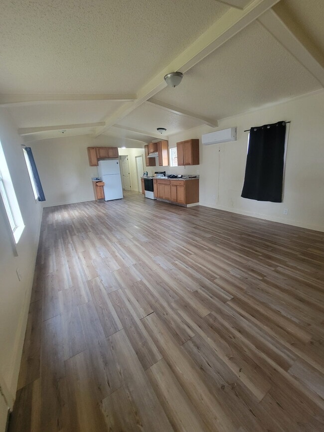 Building Photo - 207 Hickory Ave