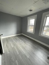 Building Photo - 423 W Marion St