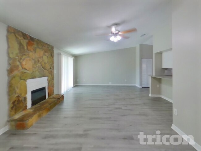 Building Photo - 3183 Bee St E