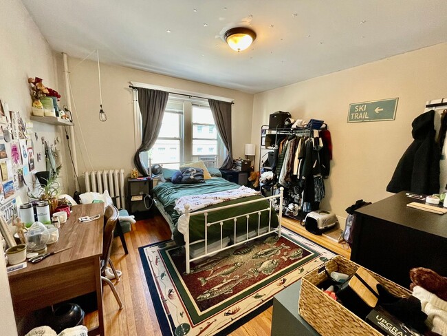 Building Photo - Nice 3 bed in Allston