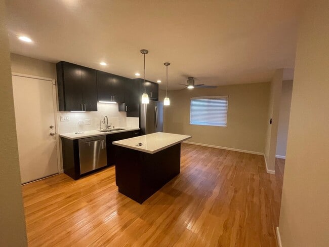 Foto del edificio - Central Davis Home