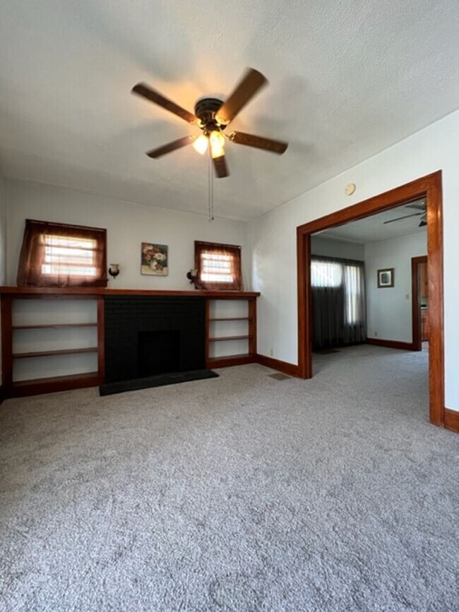 Foto del edificio - Two bedroom one bathroom home for rent