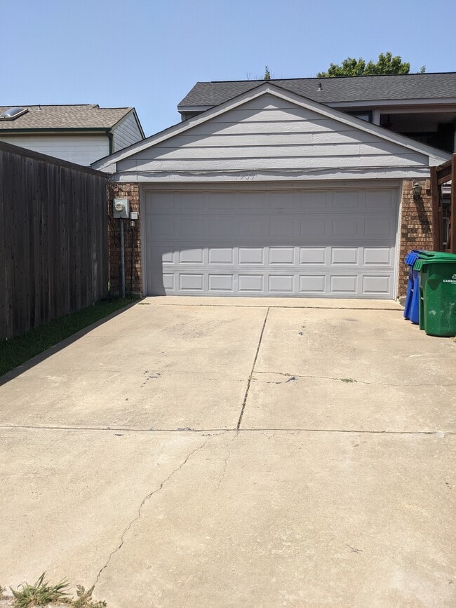 Two-car Garage - 1909 Lavaca Ct