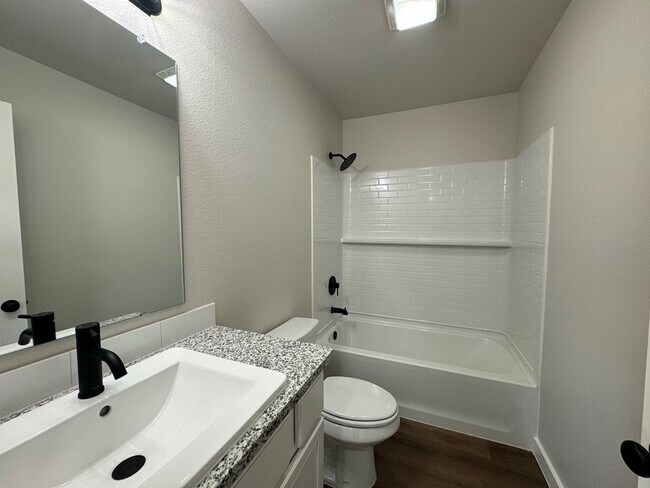 Foto del edificio - 10307 Creek St