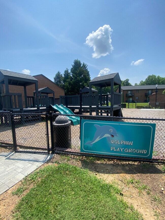 Building Photo - Oxford-2 Bedrooms