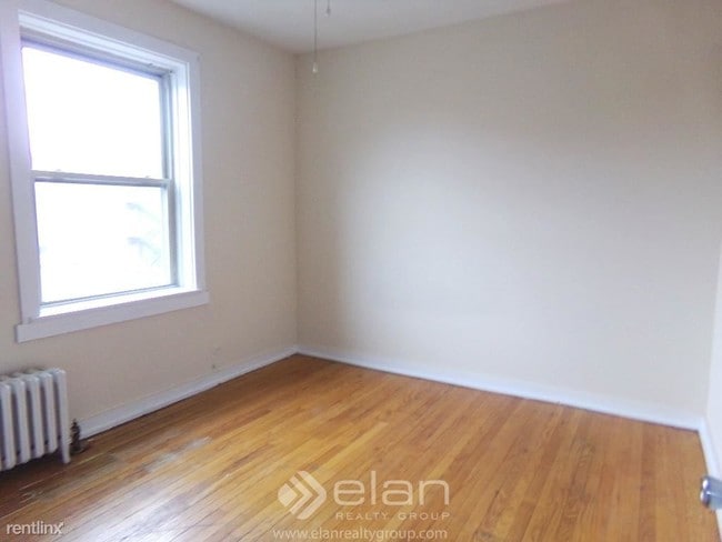 Building Photo - 1426 W Farwell Ave