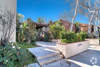 Foto del edificio - 18350 Hatteras St