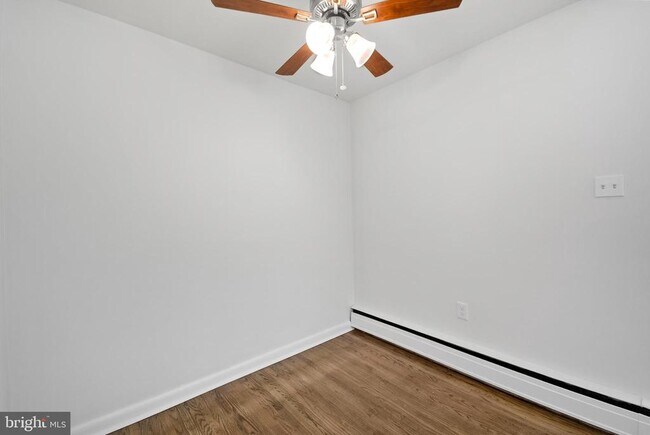 Foto del edificio - 2409 Manor Rd