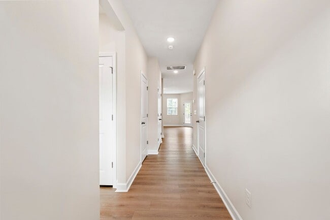 Building Photo - Charming 3BR Townhome in the Sought-After Springvale Community!