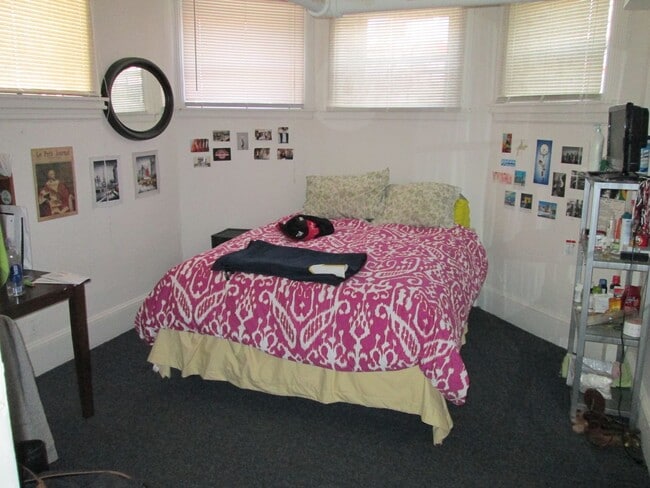 Photo - Beautiful two bedroom, heat included, dishwasher Apartment