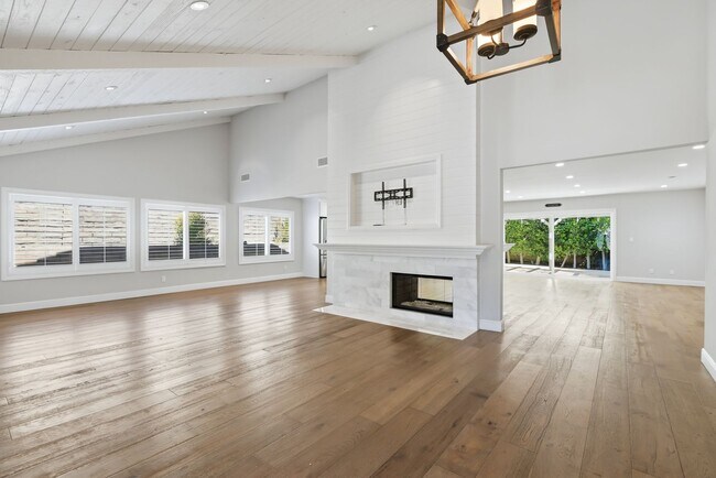 Foto del edificio - 3235 W Sierra Dr