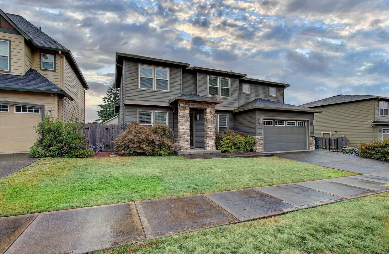 Foto principal - STUNNING CAMAS NORTH HILLS 4 BR, 3.5 BATH ...