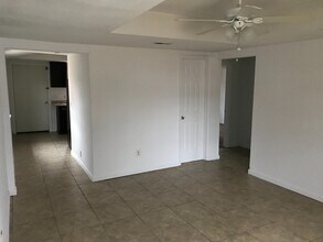 Building Photo - 5904 N Kent Dr
