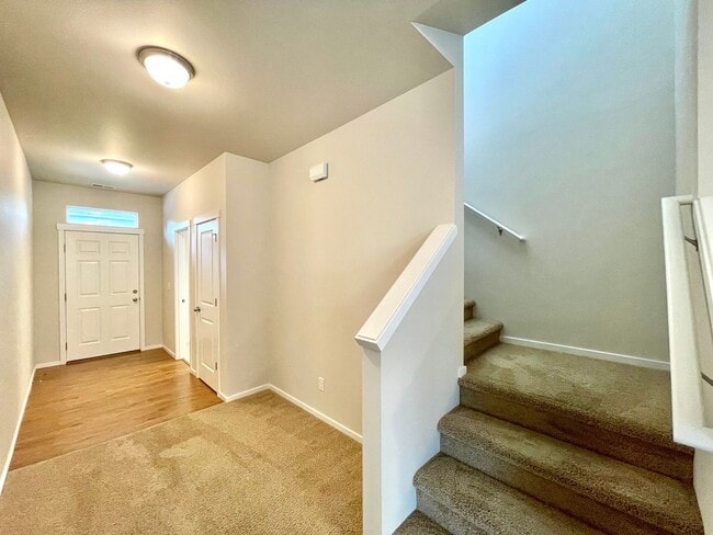 Building Photo - Modern 2017 Built Home in Silver Lake