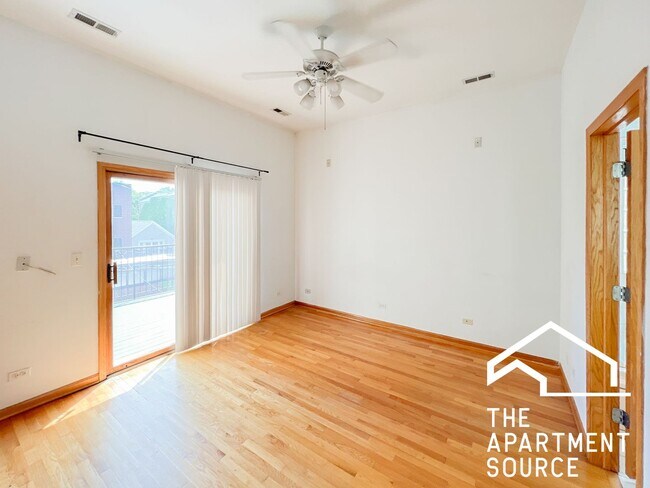 Photo - 2741 N Southport Ave Apartment