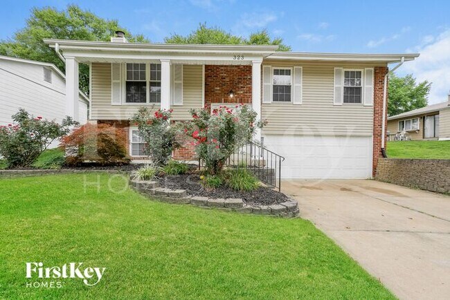 Foto del edificio - 323 Turfwood Dr