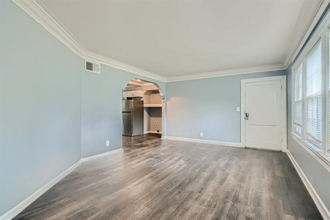 Building Photo - 611 Colonial Cir SE
