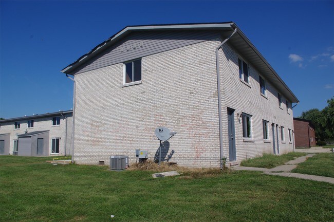 Building Photo - 25 Sarpy Rd