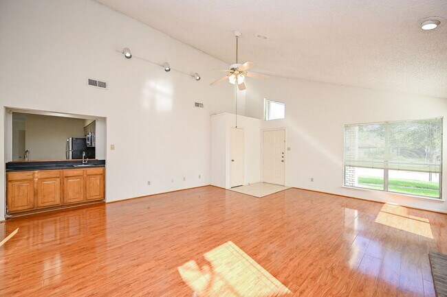 Foto del edificio - 13115 Richmond Ave.