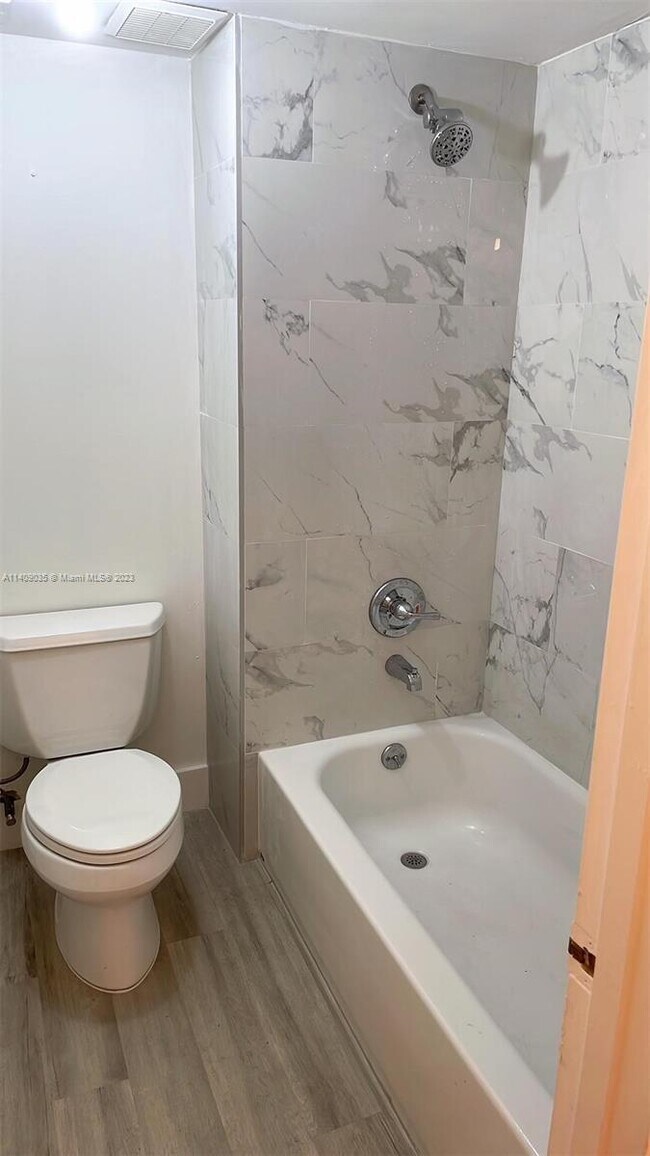 Foto del edificio - 334 Lakeview Dr