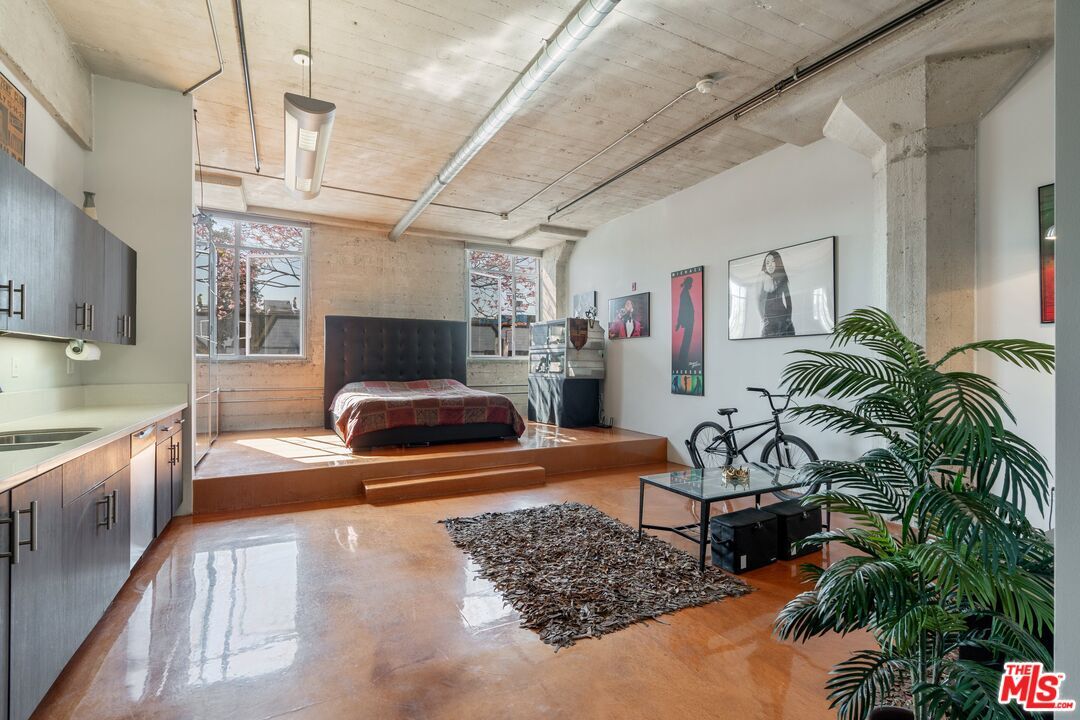 Foto principal - 825 East 4th St