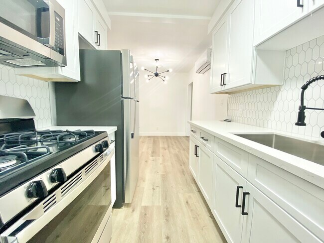 Foto del edificio - 904 N Sierra Bonita Ave