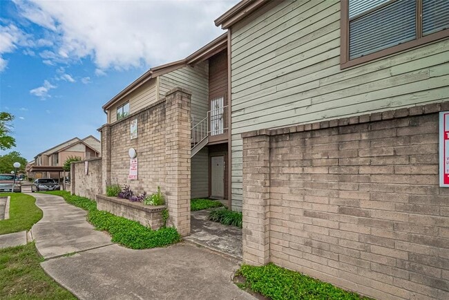 Building Photo - 8541 Sands Point Dr