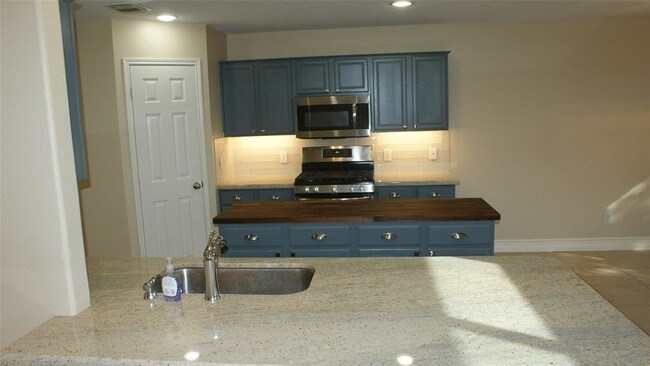 Building Photo - 16643 Roseglade Dr