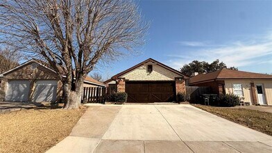 Building Photo - 6841 Ashbury Dr