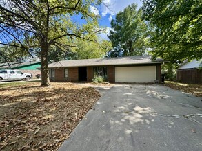 Building Photo - 205 E Henson Ave