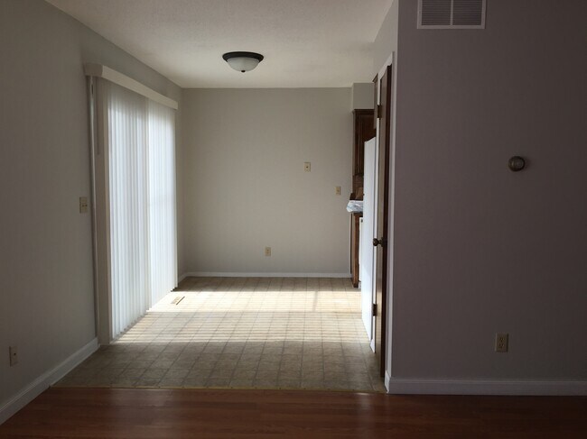 Foto del edificio - 2059 S White Oak Dr