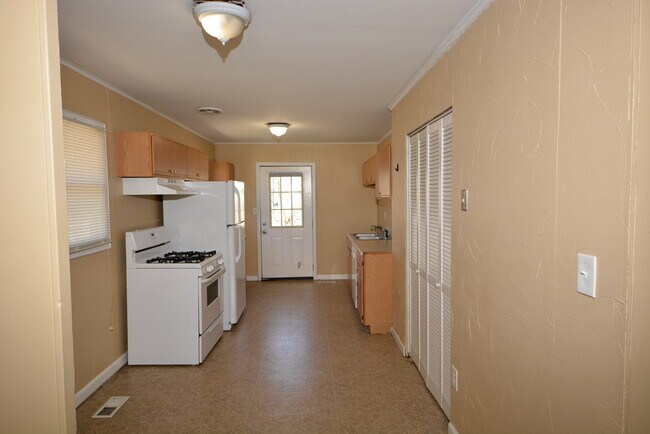 Building Photo - 9604 Ridgemoor Ave