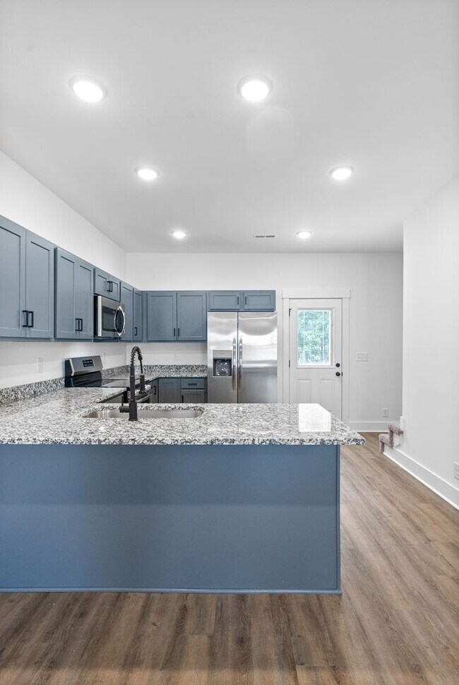 Foto del edificio - Luxury Townhome For Rent Near Billy Dunlop Park!