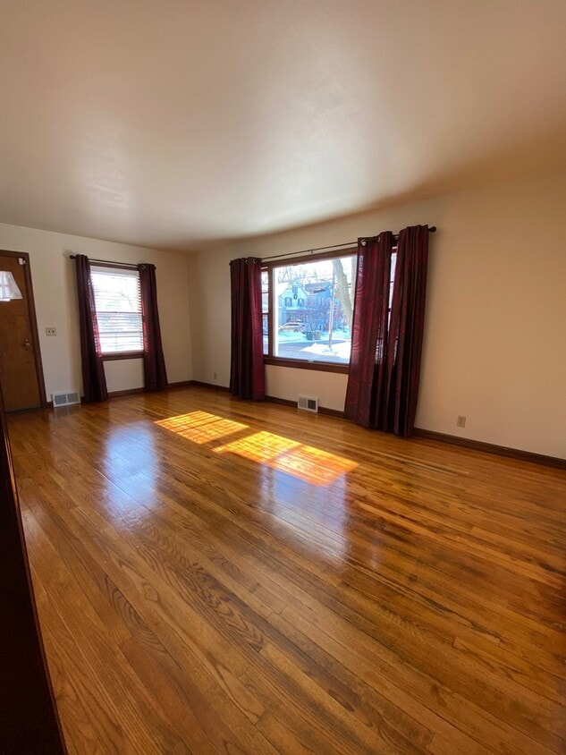 Gleaming Hardwood Floors - 2802 Union St