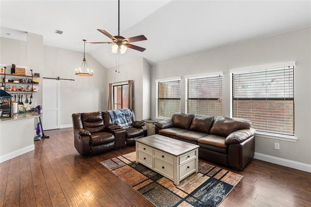 Foto del edificio - 2219 Greenview Dr