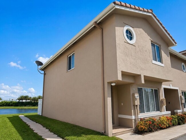 Foto del edificio - 180 Riviera Cir
