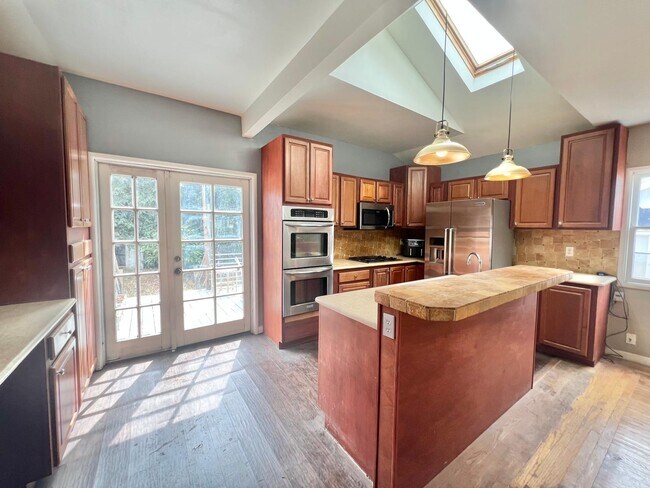 Claraboya - 1390 Dwight Way