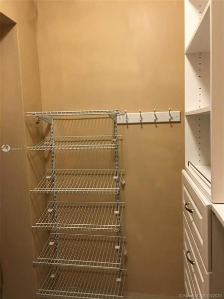 Foto del edificio - 9320 Johnson St