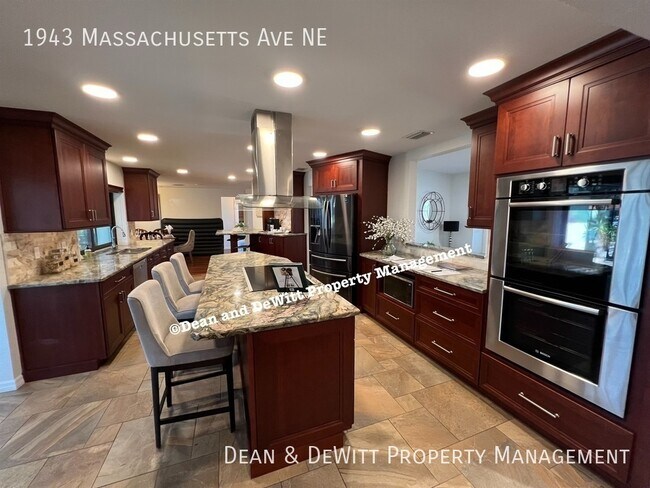 Foto del edificio - 1943 Massachusetts Ave NE