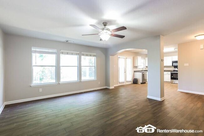 Building Photo - Available Now!!! 4 Bed / 2.5 Bath Home
