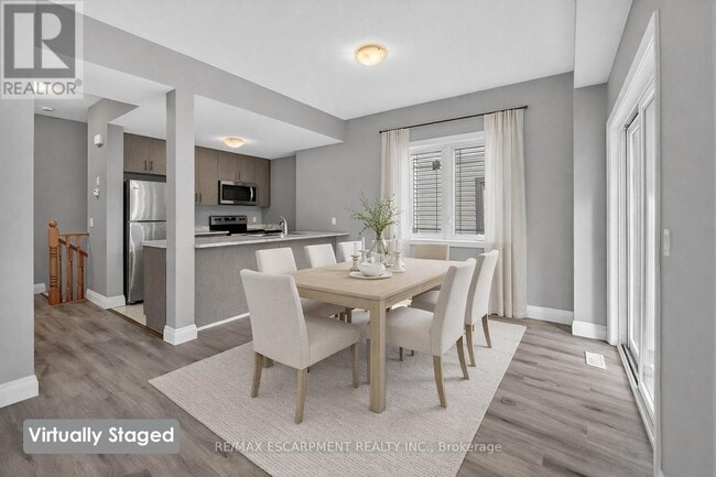 Photo du bâtiment - 77 Diana Ave