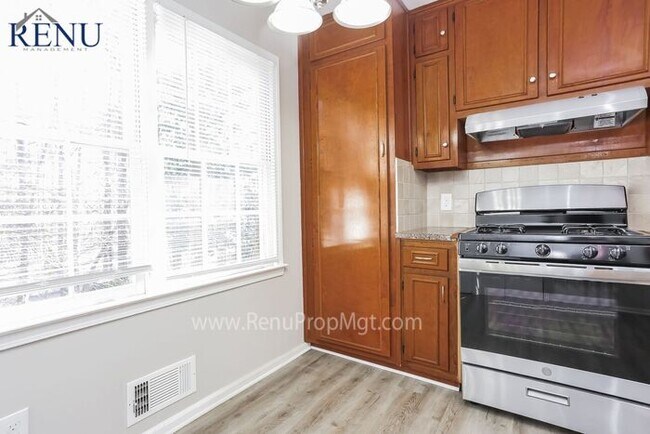 Foto del edificio - Now available 4 bedrooms 2.5 baths